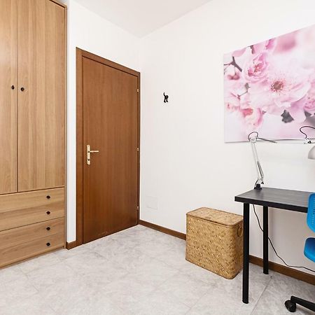 Colourful Flat Borgo Roma Apartment Verona Bagian luar foto