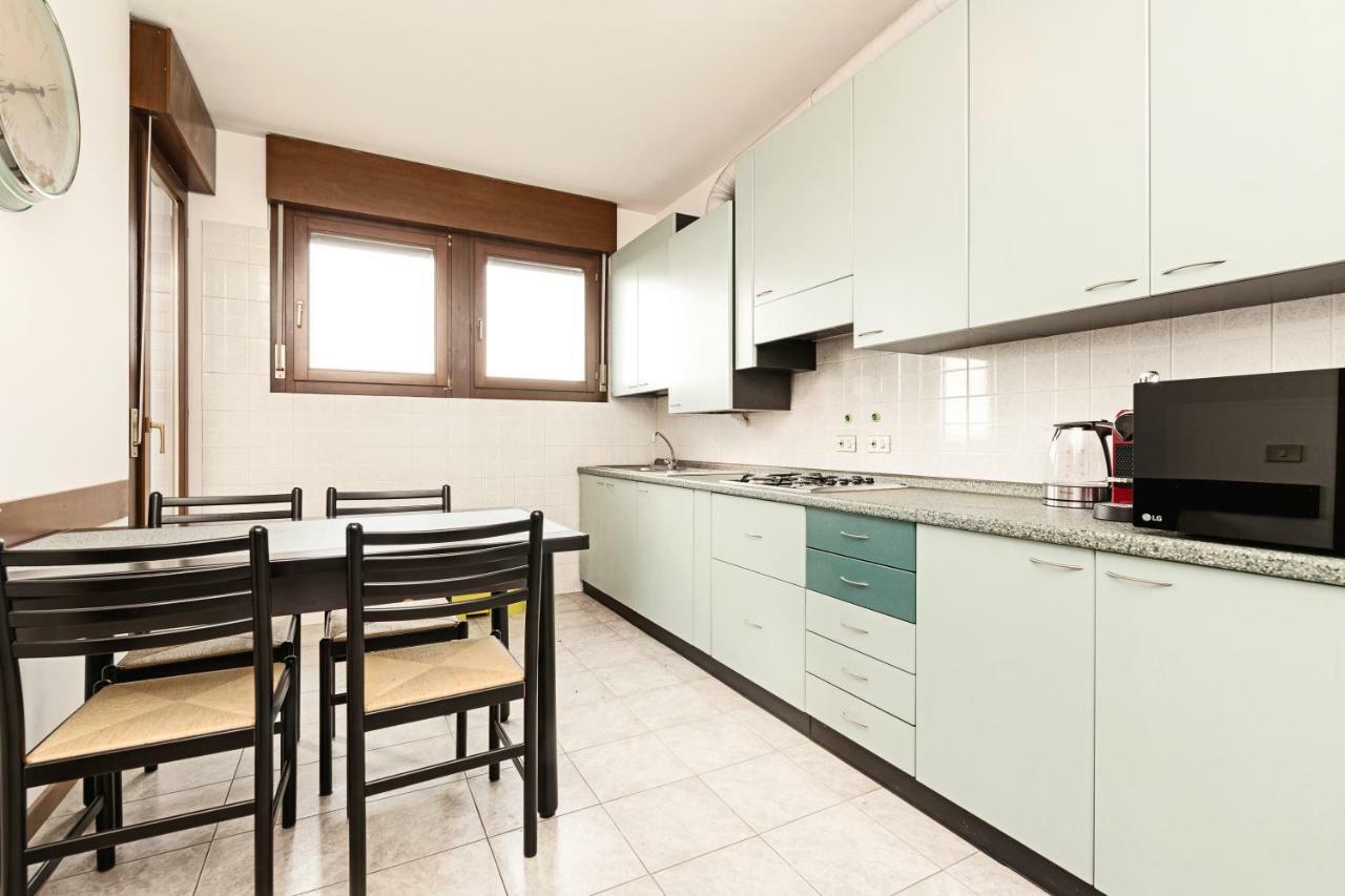 Colourful Flat Borgo Roma Apartment Verona Bagian luar foto